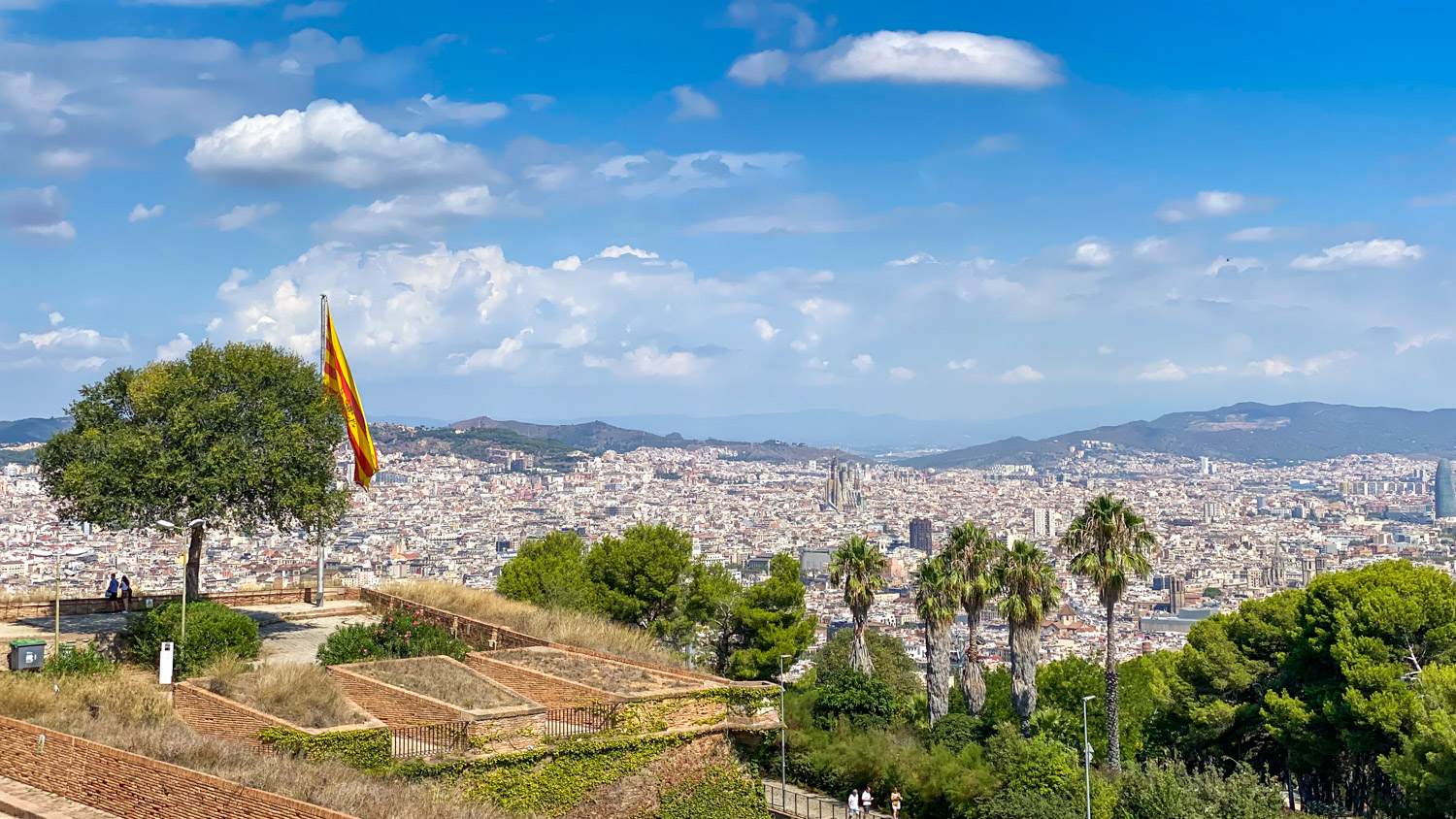 Η Βαρκελώνη όπως την αντικρύζεις από το κάστρο στο λόφο του Montjüic